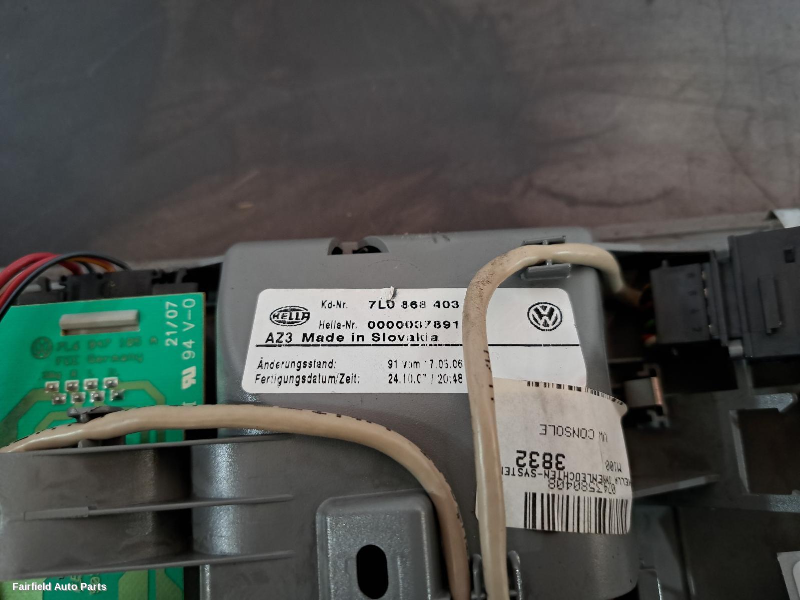 2003-2010 Volkswagen Touareg Courtesy Light