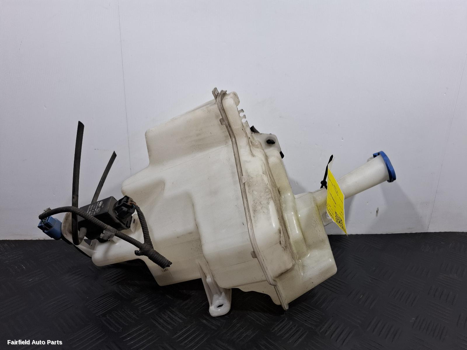 2012-2017 Hyundai I30 Washer Bottle