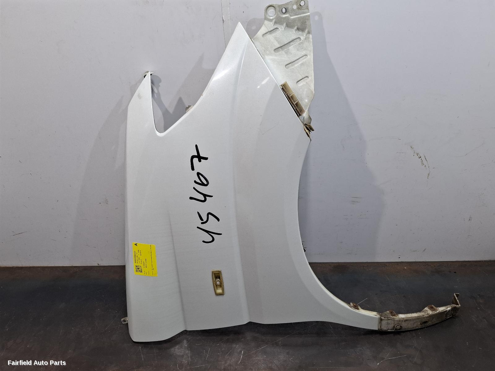 2002-2004 Nissan Elgrand Right Guard