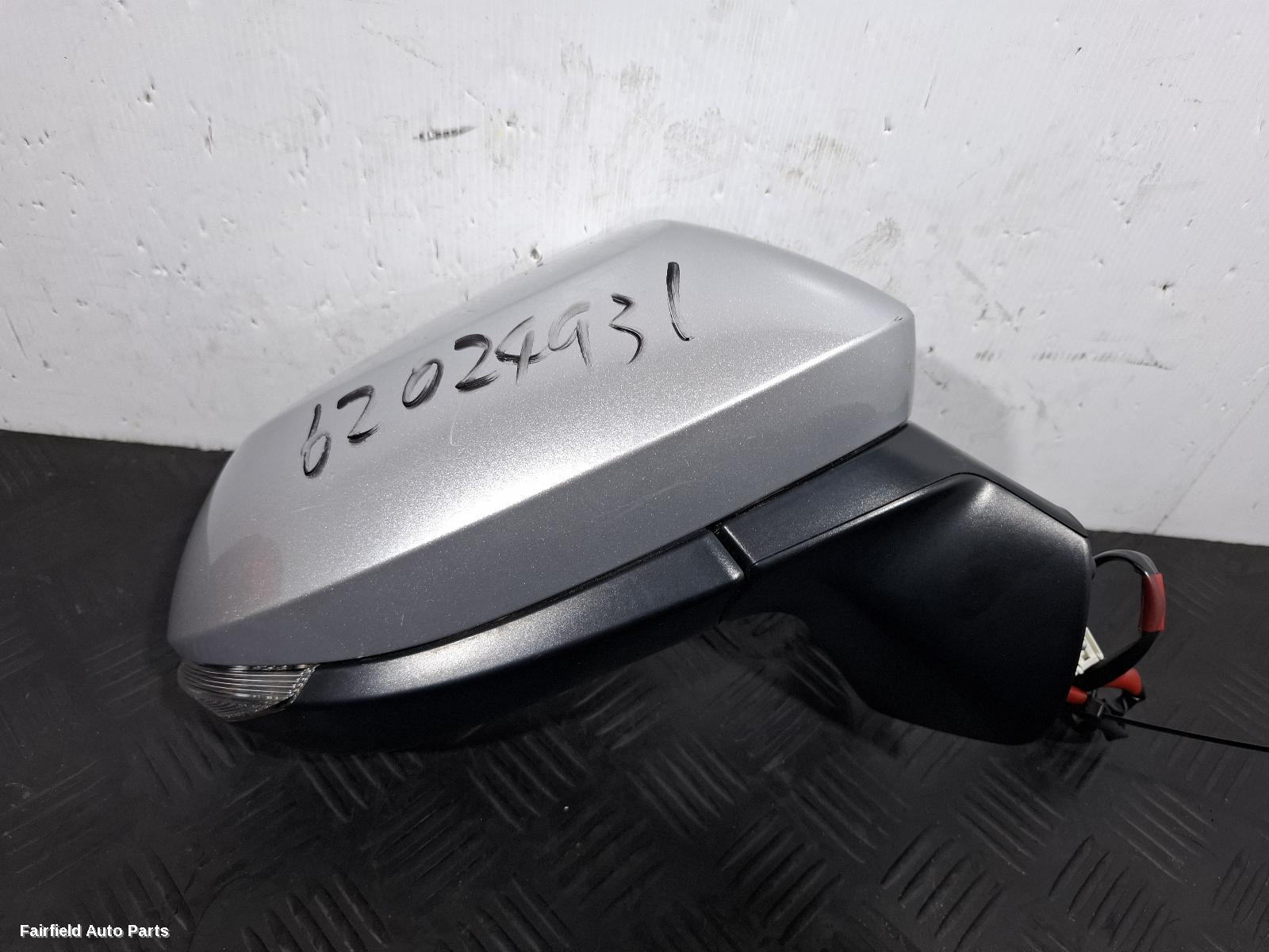 2020-2026 Toyota Yaris Cross Right Door Mirror