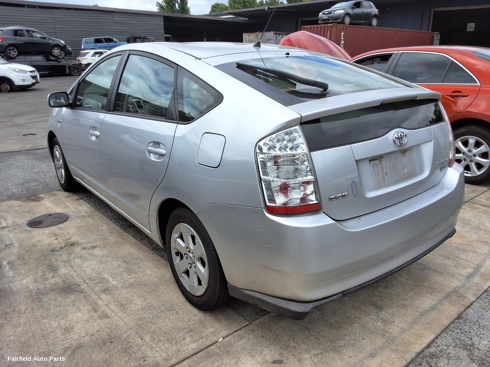 2003-2009 Toyota Prius Right Guard