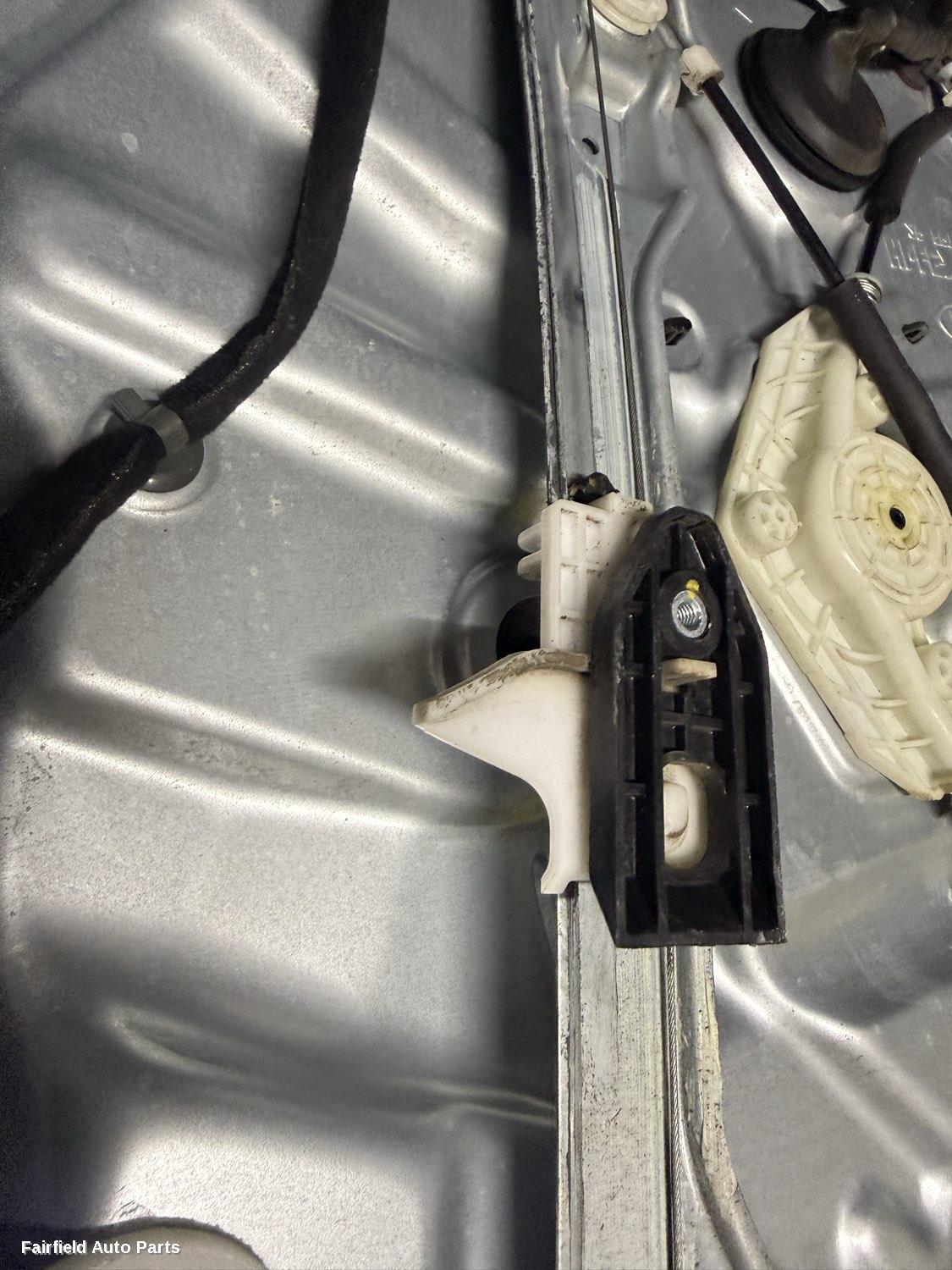 2012-2014 Kia Sorento Left Front Window Reg Motor