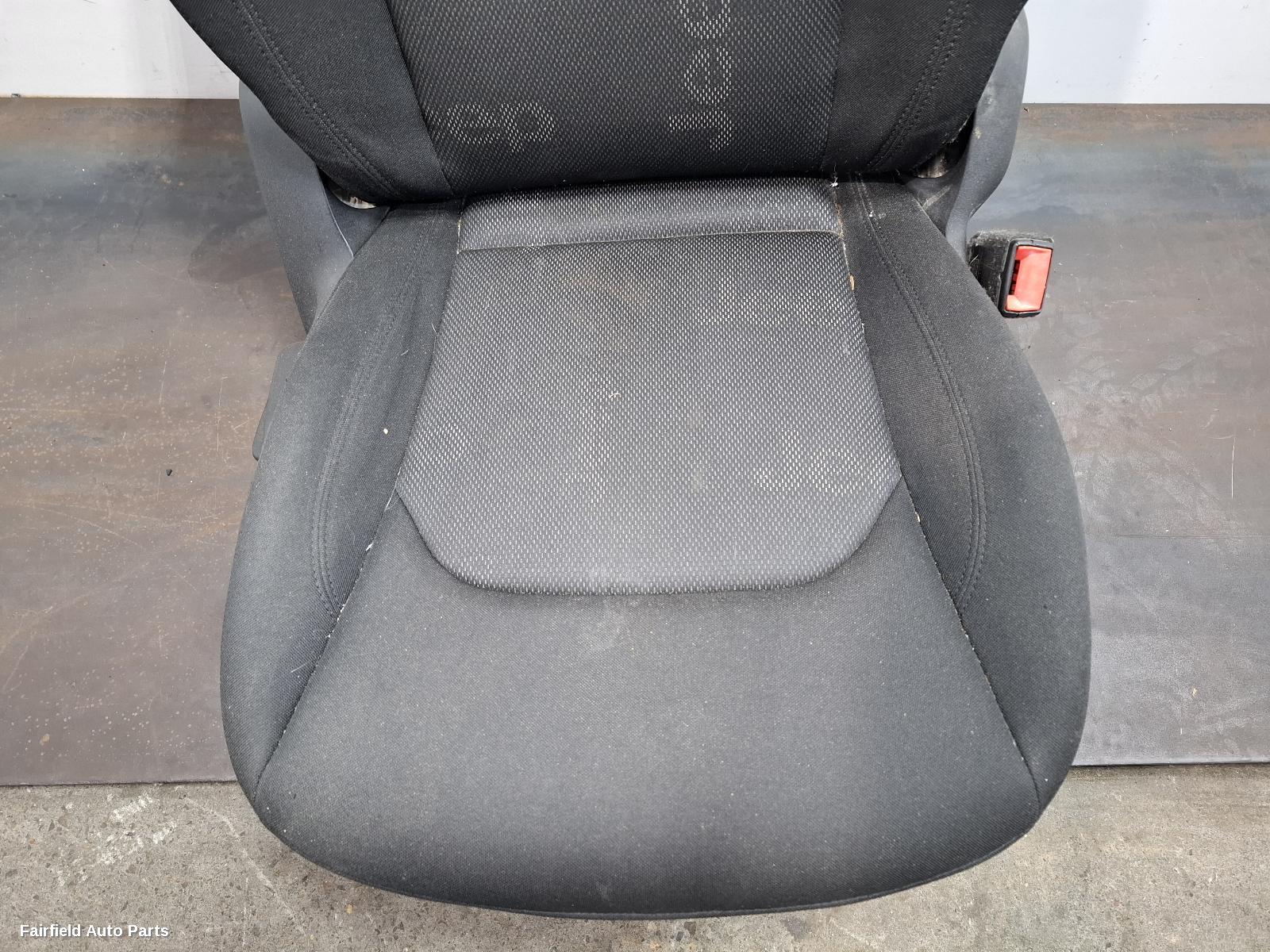 2015-2020 Jeep Renegade Front Seat
