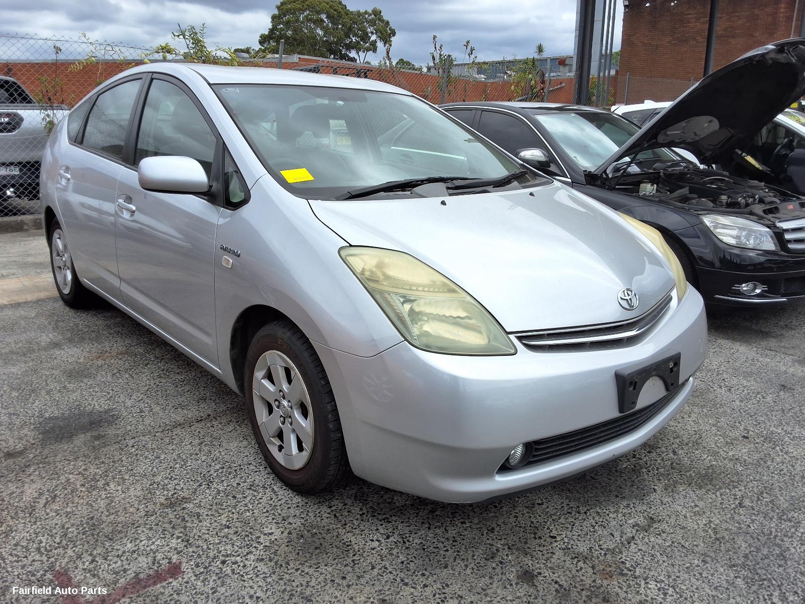 2003-2009 Toyota Prius Right Guard