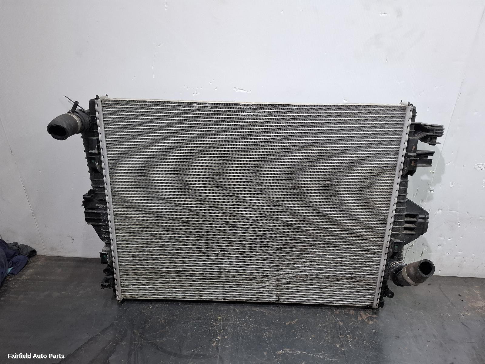 2010-2018 Porsche Cayenne Radiator