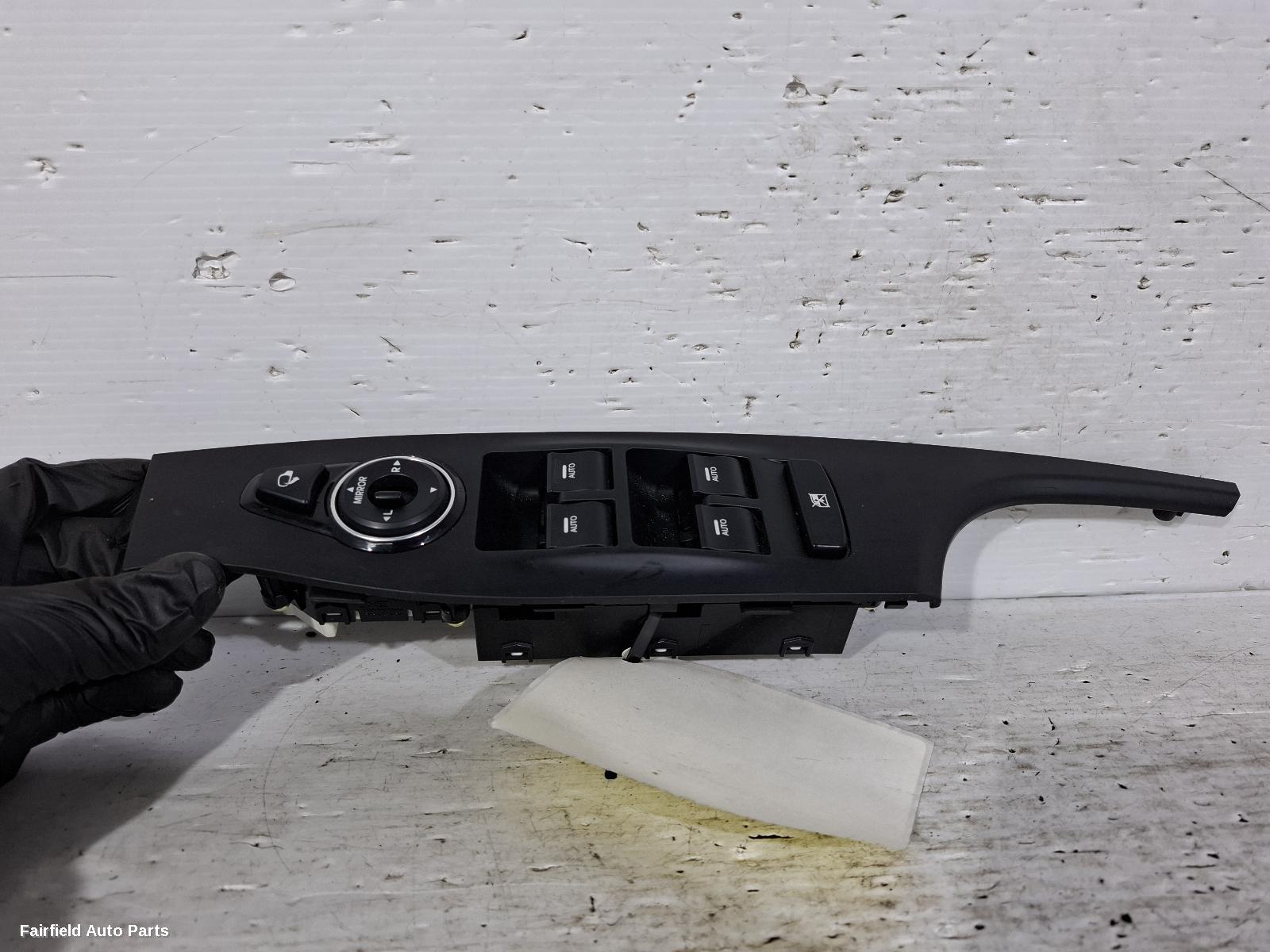2011-2015 Hyundai I40 Pwr Dr Wind Switch
