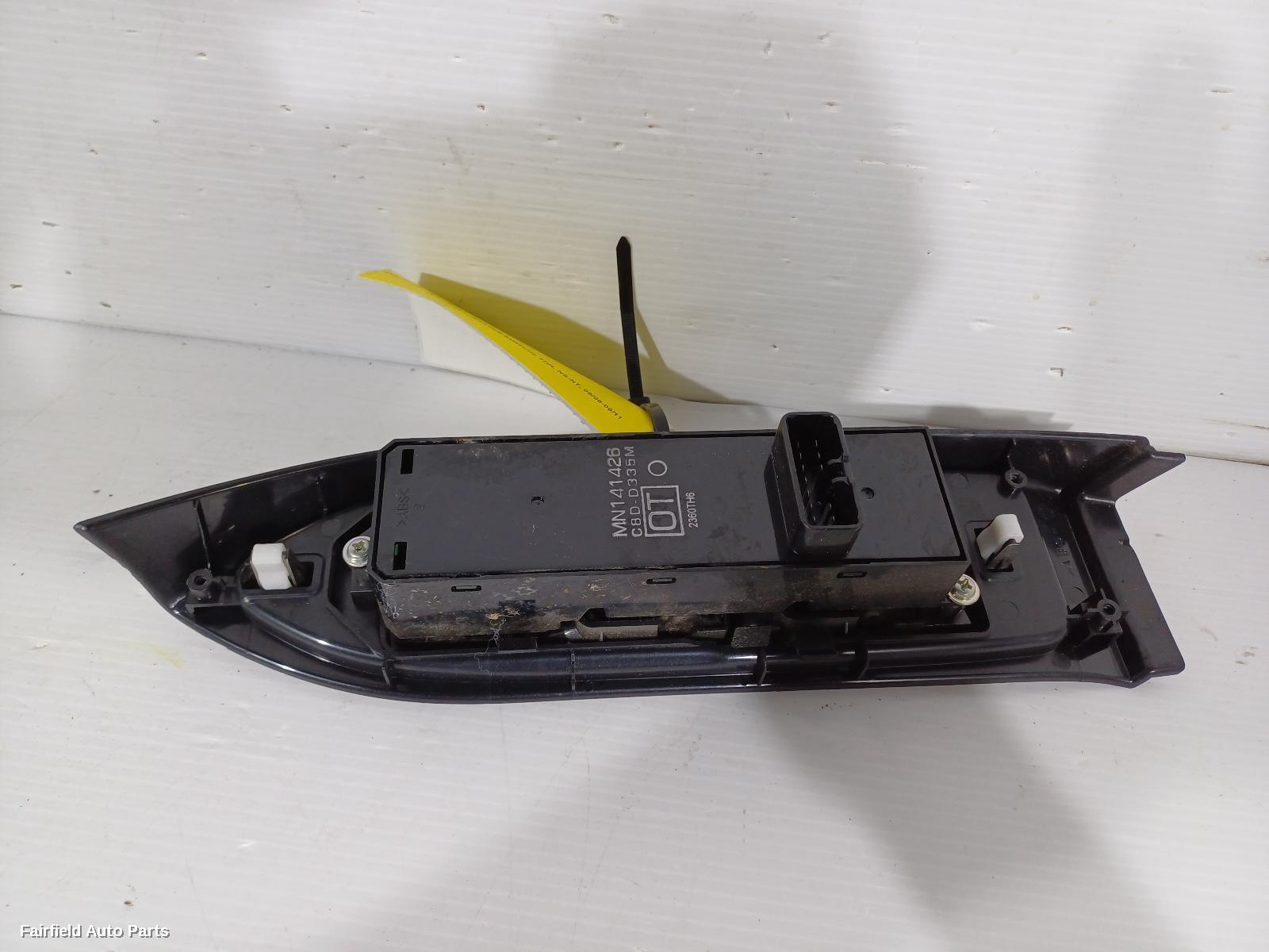 2006-2011 Mitsubishi Pajero Pwr Dr Wind Switch