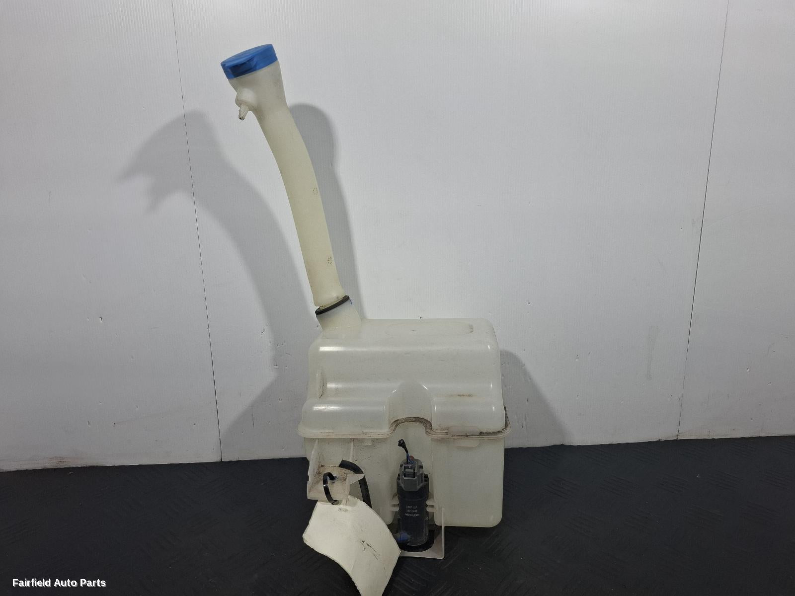 2020-2026 Ldv Deliver 9 Washer Bottle