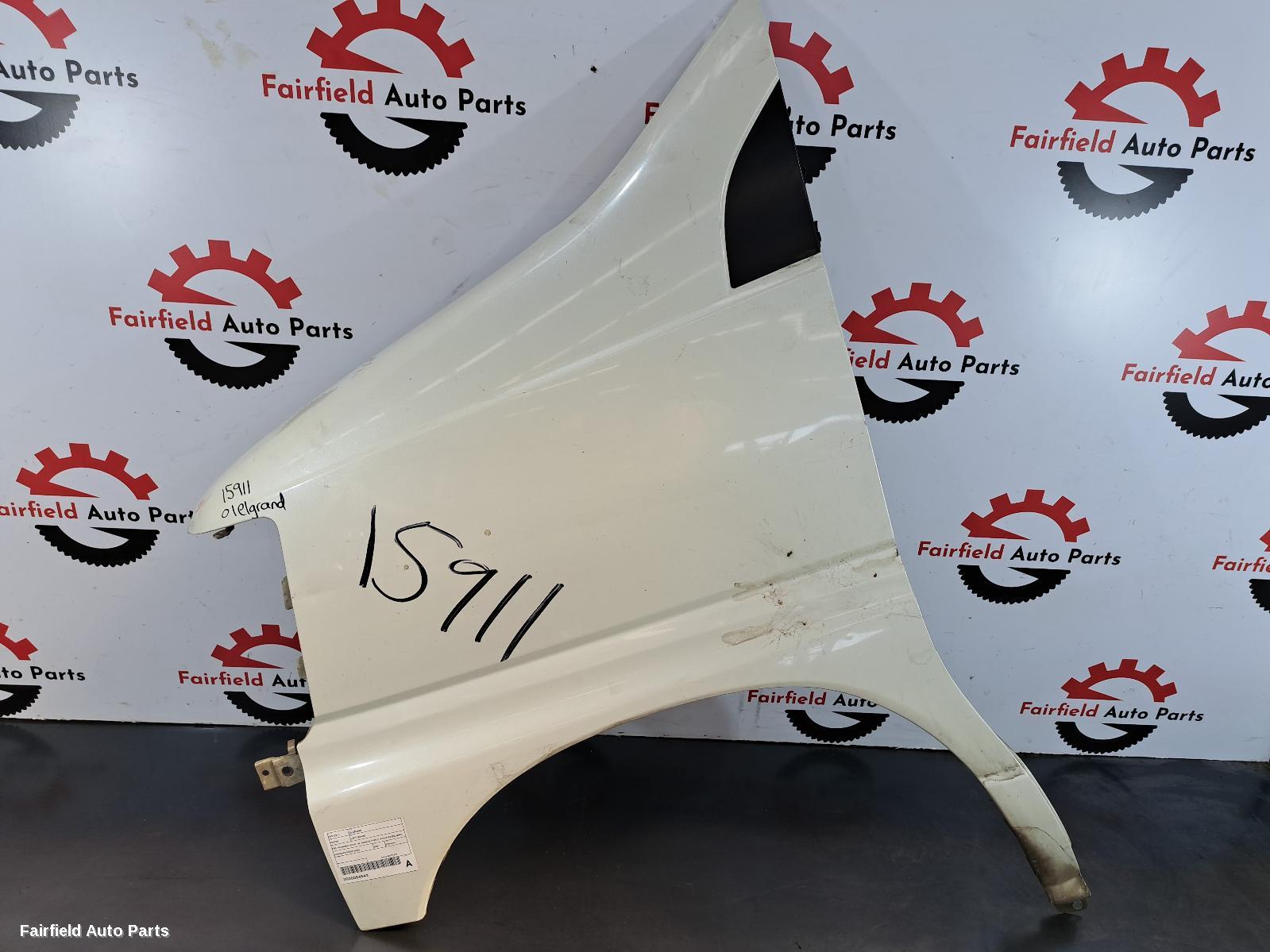 2000-2002 Nissan Elgrand Left Guard