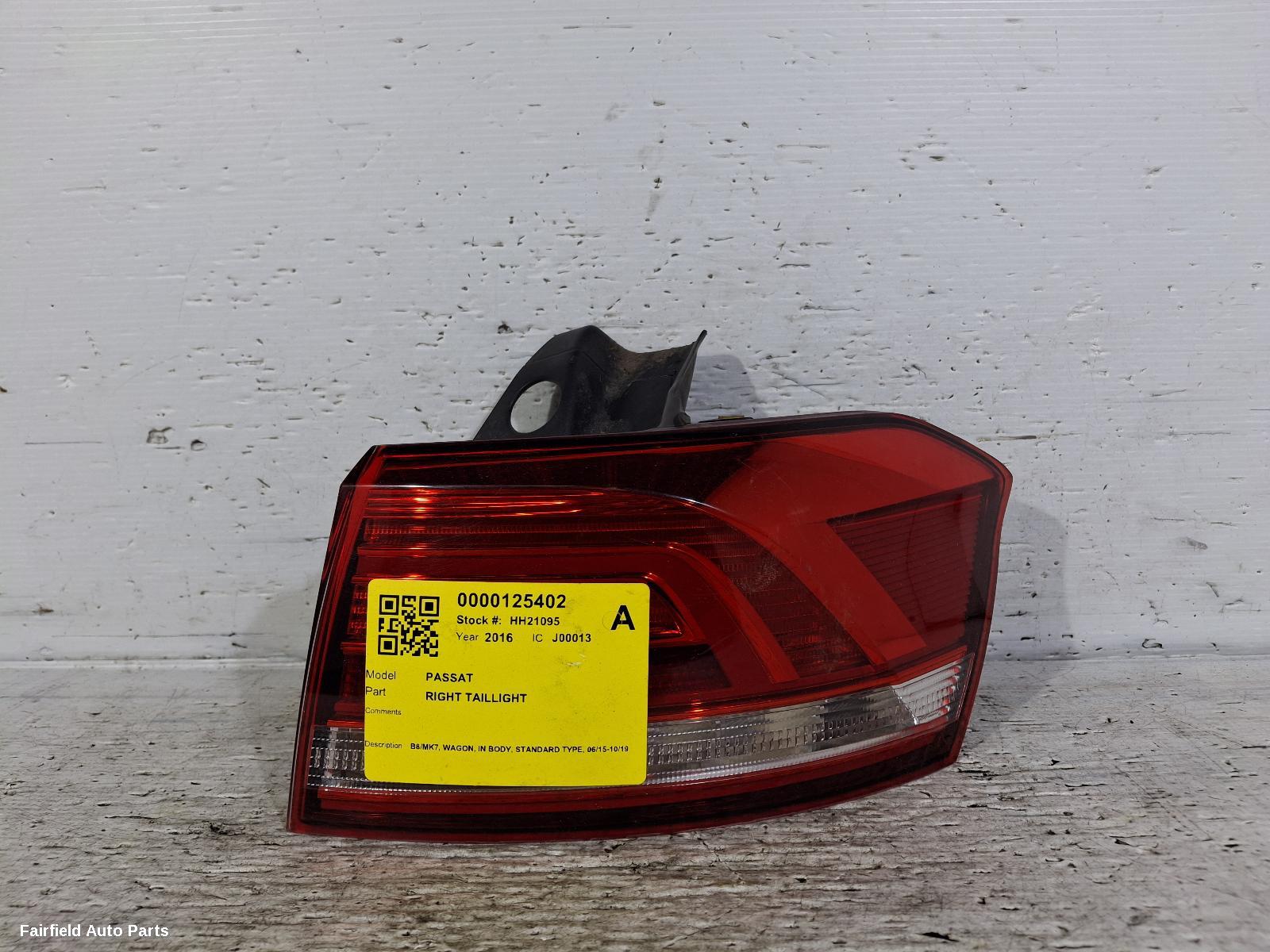 2015-2019 Volkswagen Passat Right Taillight