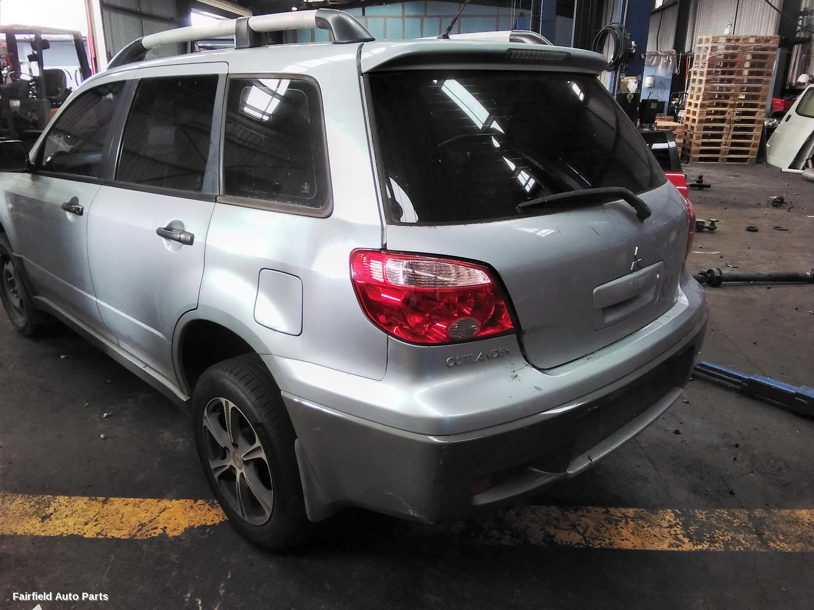 2002-2006 Mitsubishi Outlander Right Door Mirror
