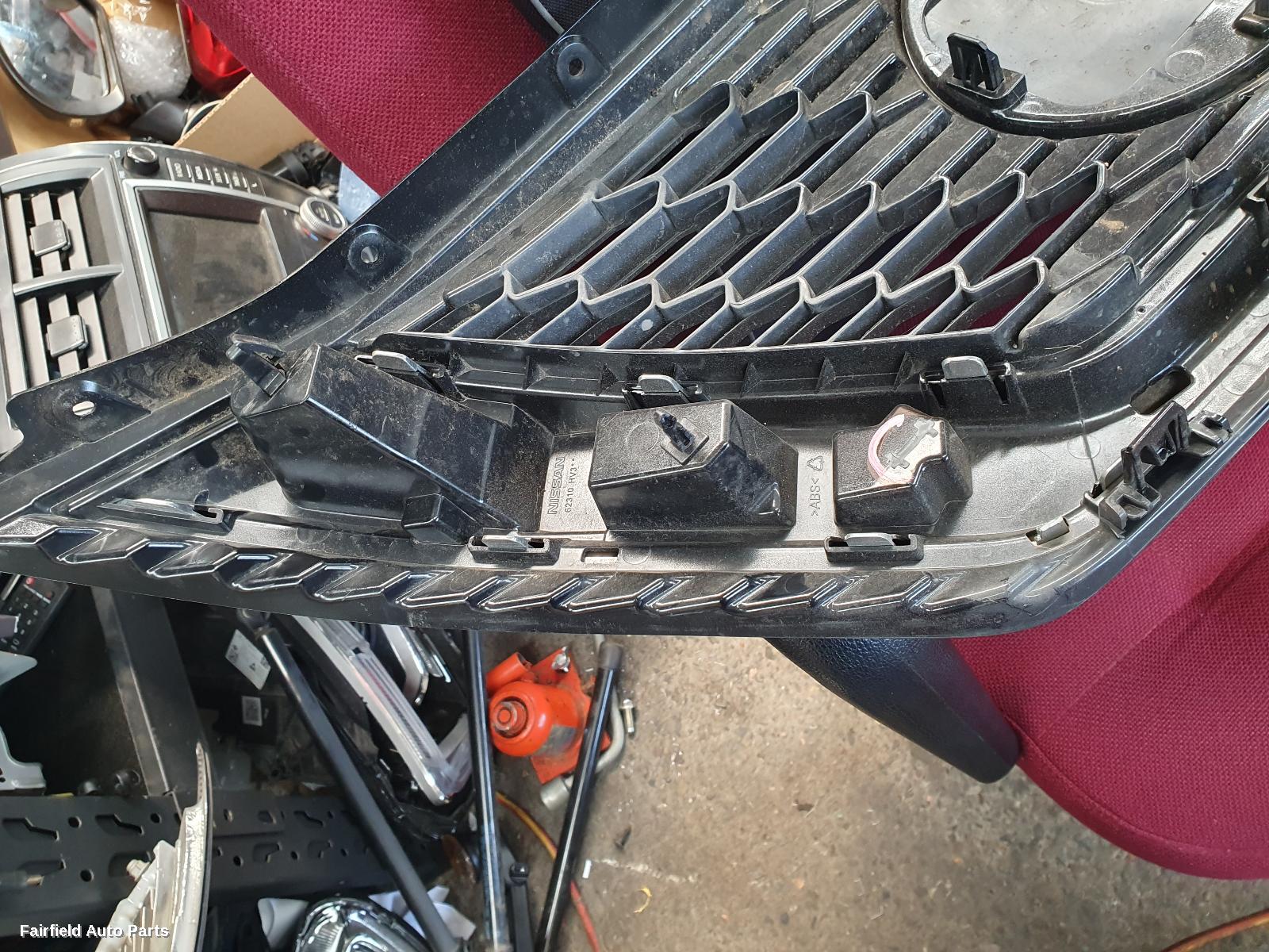 2017-2021 Nissan Qashqai Grille