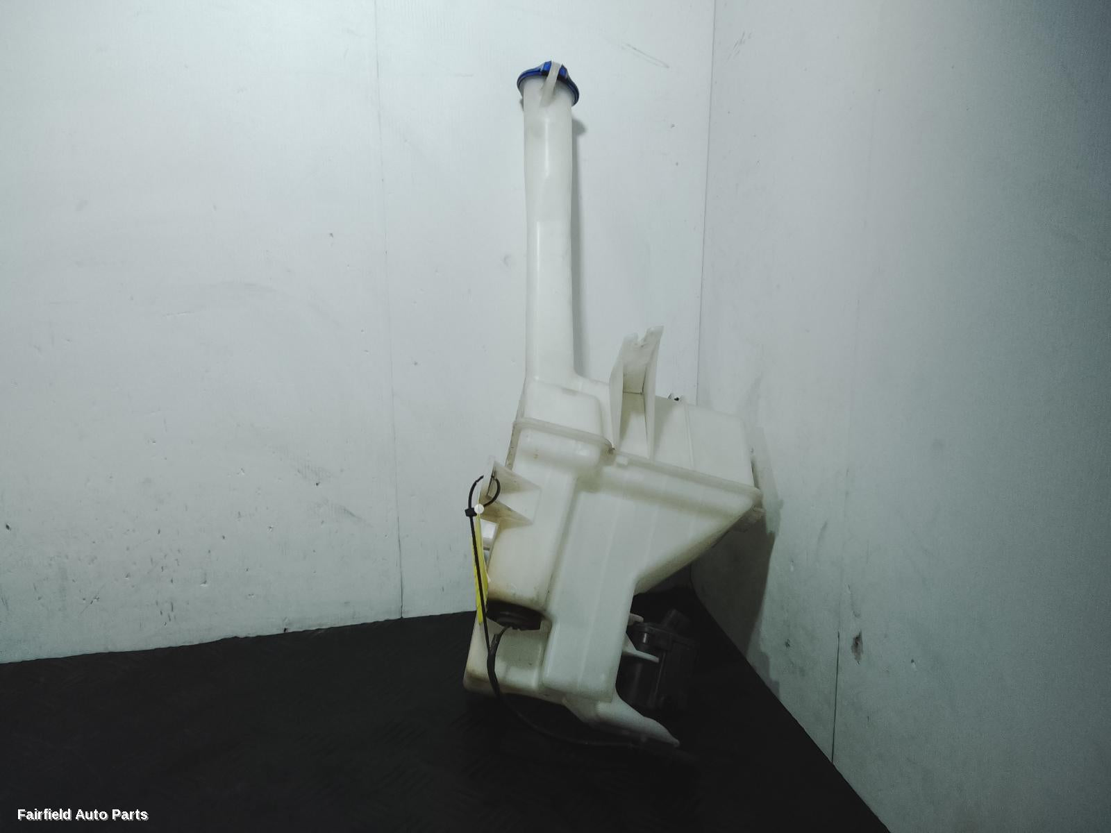 2011-2015 Hyundai I40 Washer Bottle