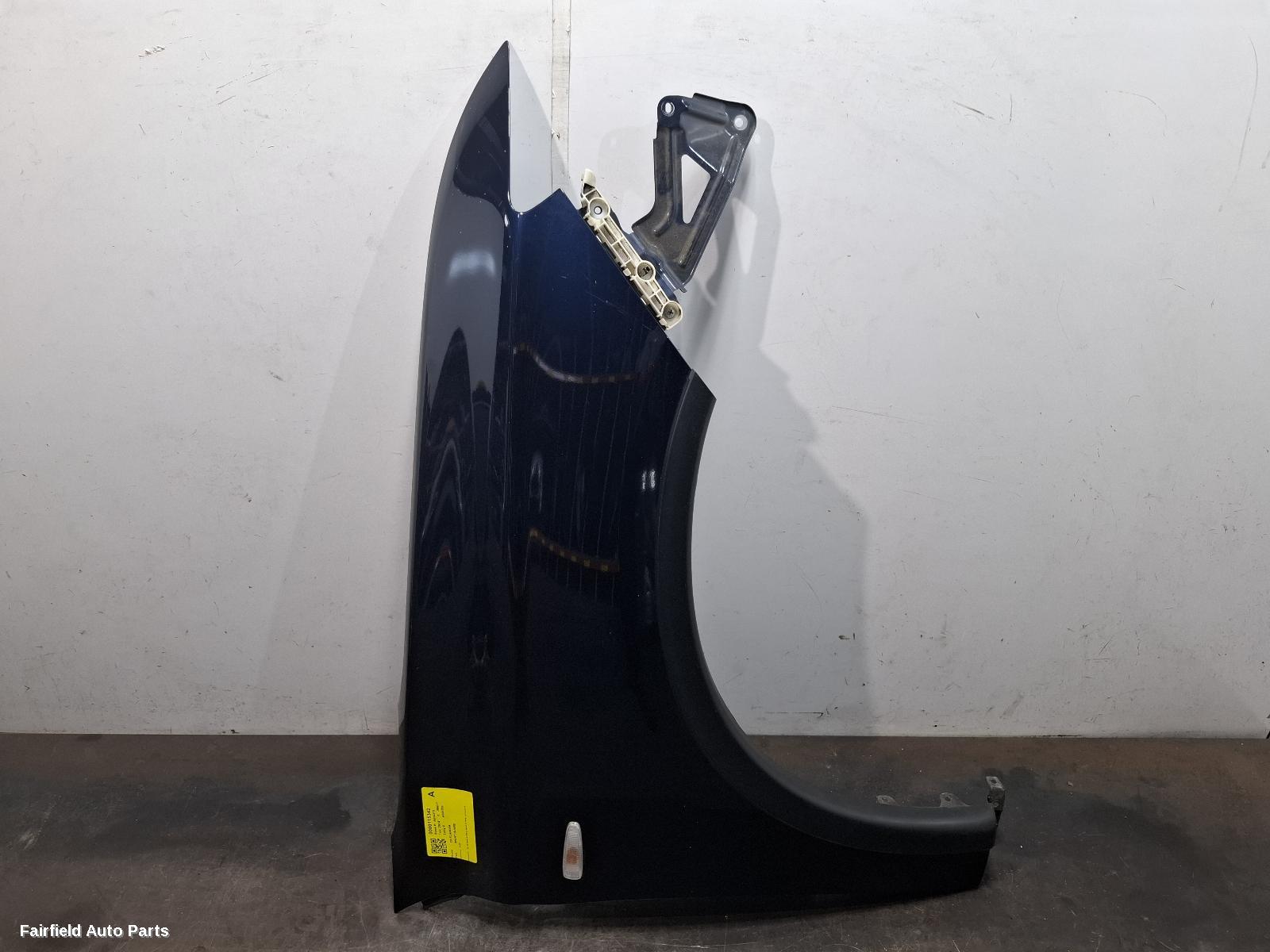 2014-2015 Mitsubishi Outlander Right Guard