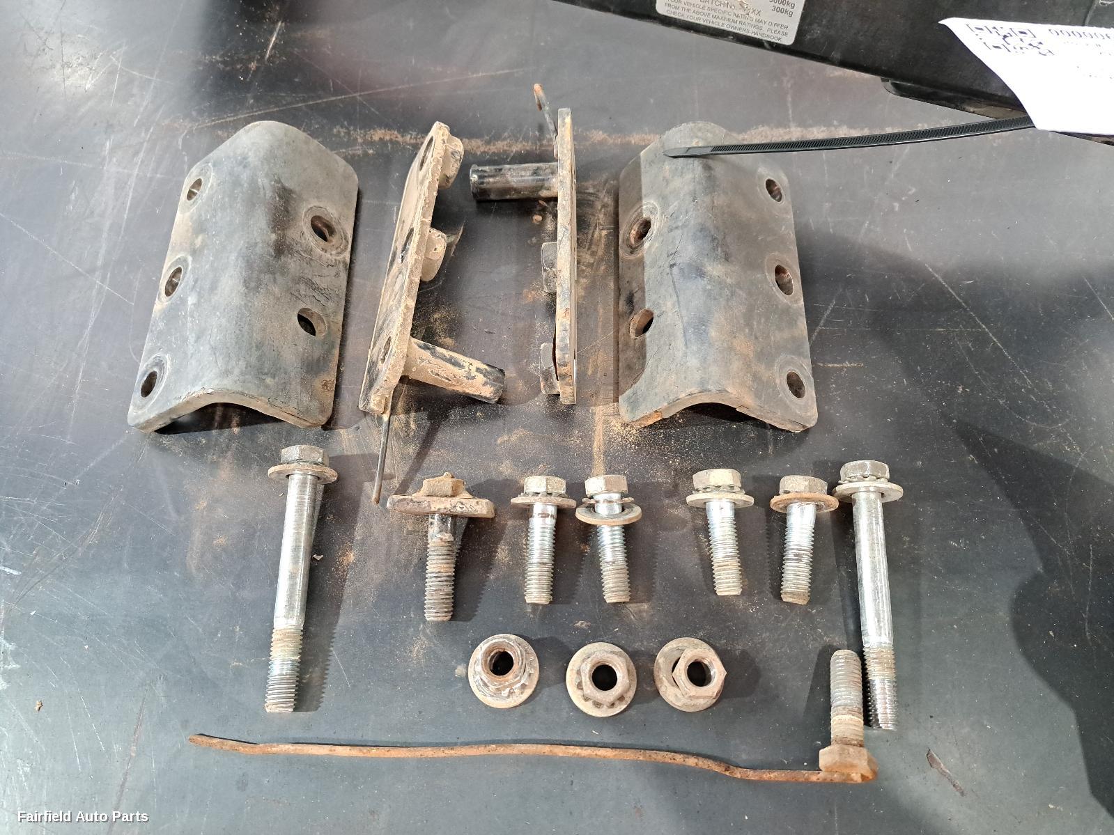 2013-2015 Mitsubishi Challenger Towbar