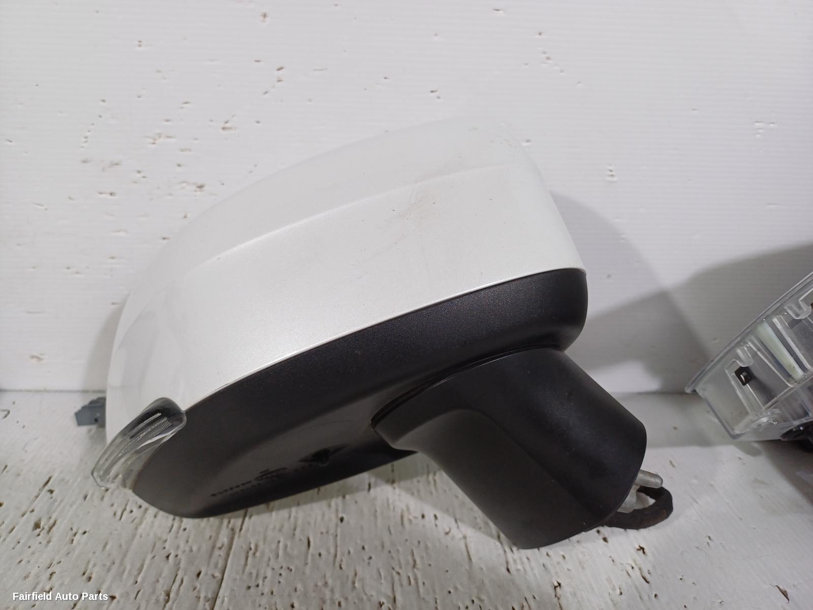 2015-2020 Volvo Xc90 Right Door Mirror